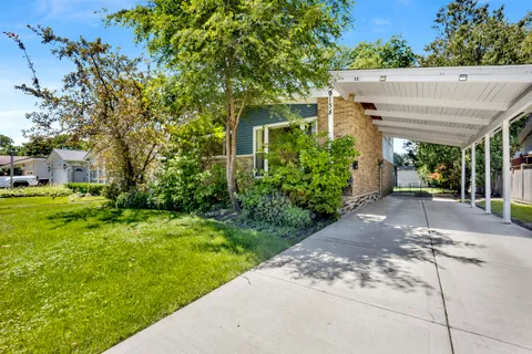 $565,000 | 9138 4 Winds Way, Skokie, IL 60076