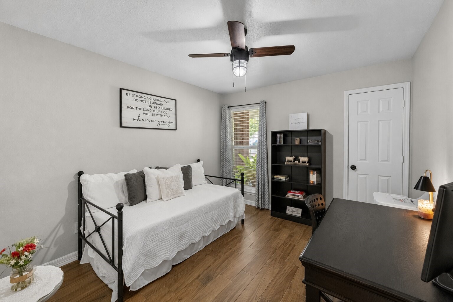 606 Walnut Street Sweeny, TX 77480 - Photo 24 of 28 a living room with furniture and a wooden floor