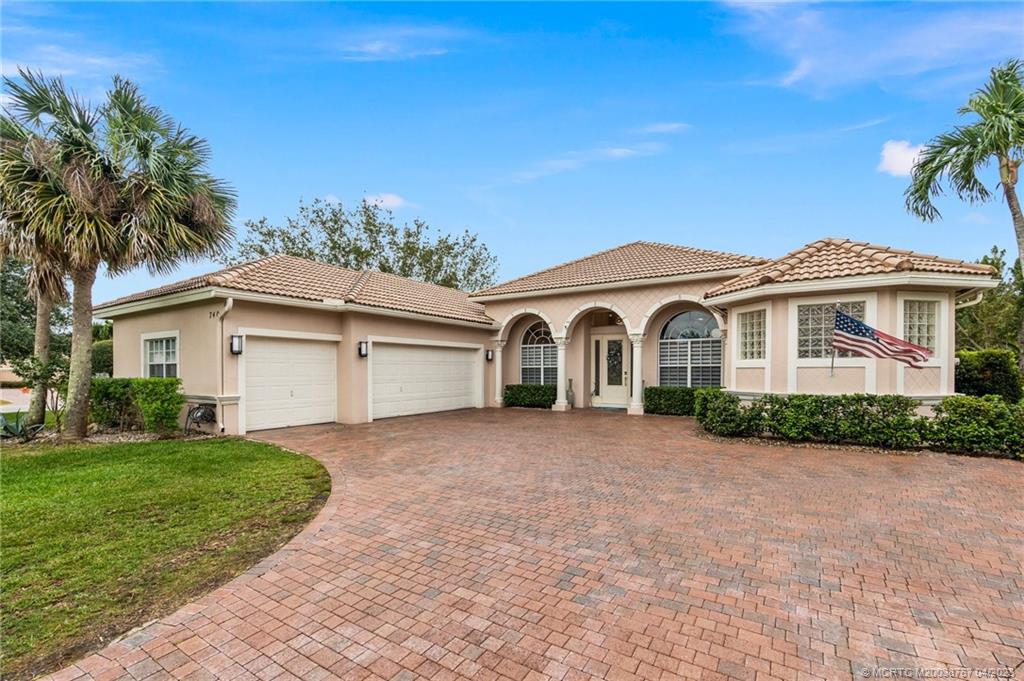 740 Southwest Bromelia Terrace Stuart, FL 34997 - Photo 4 of 51 Gallery Image 4