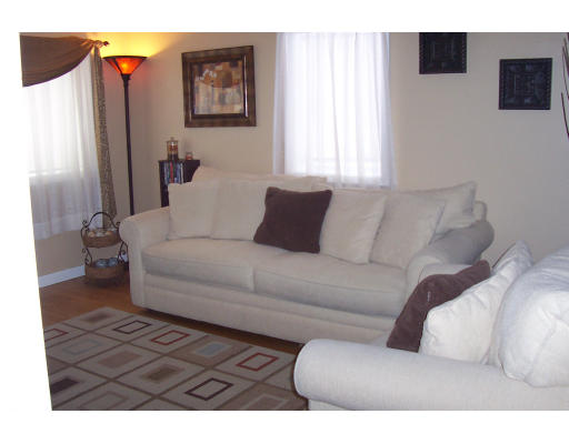 79 Appleton Road Auburn, MA 01501 - Photo 3 of 15 Gallery Image 3