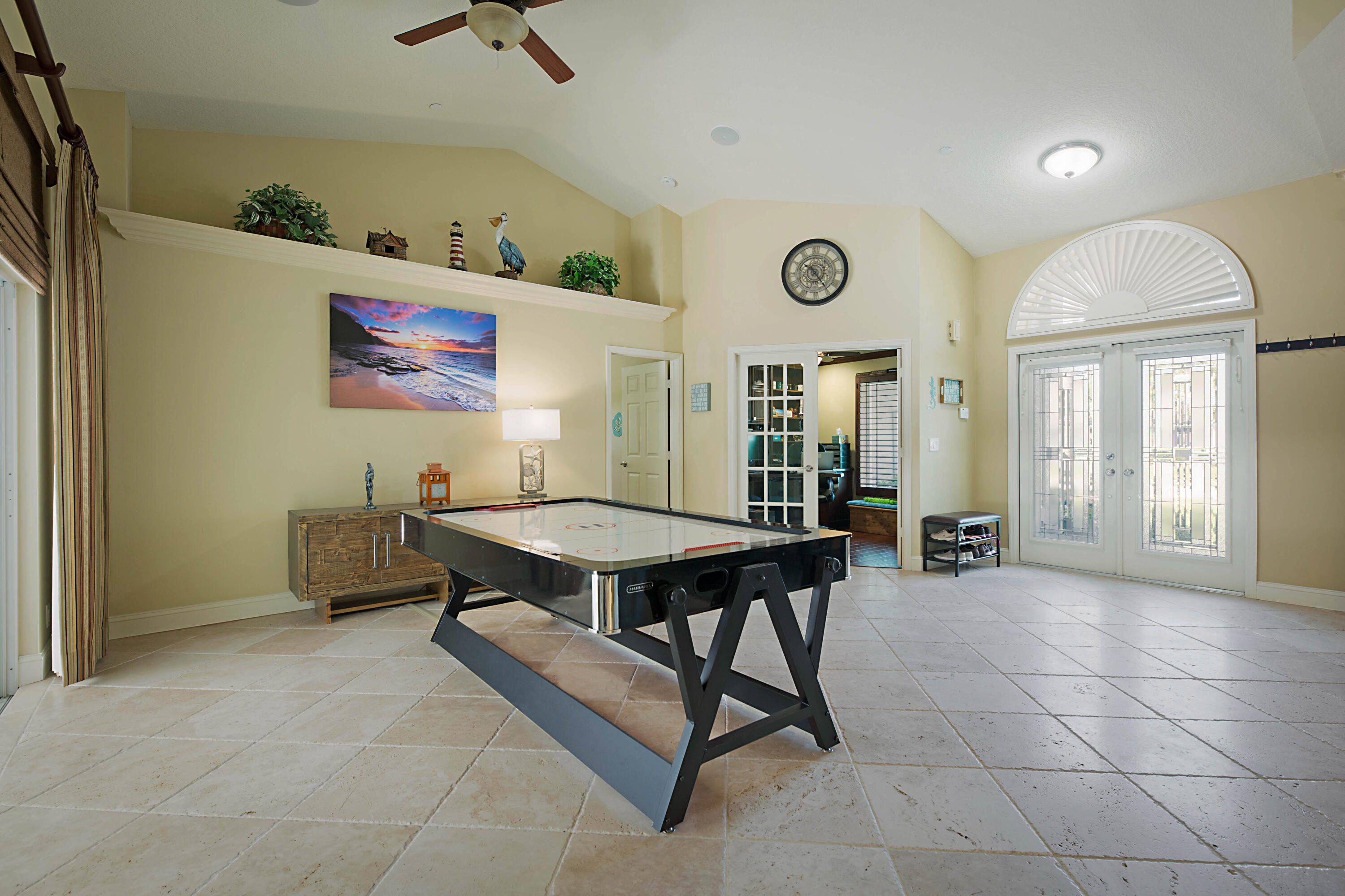 231 Longshore Drive Jupiter, FL 33458 - Photo 11 of 39 Living Room