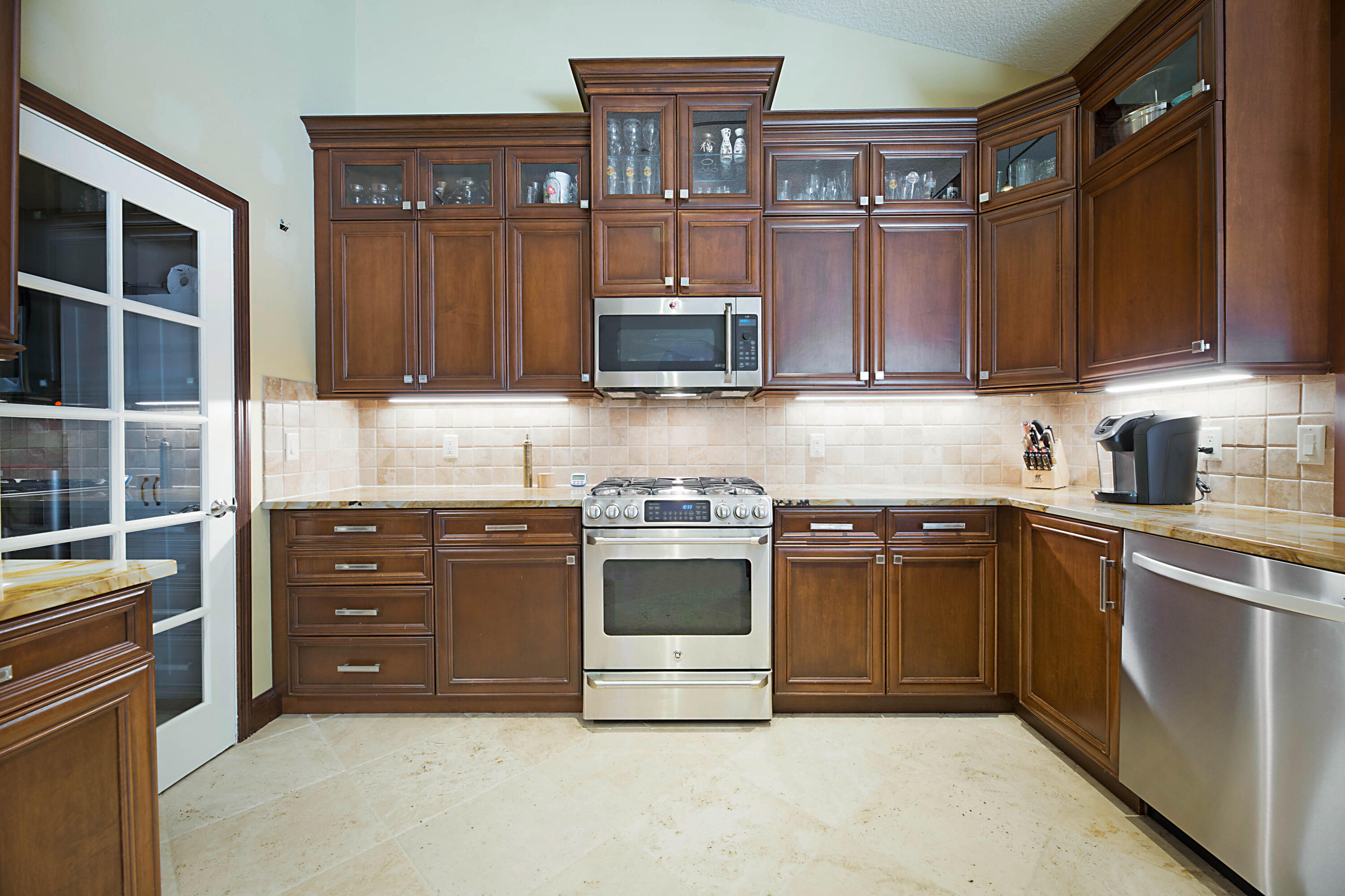 231 Longshore Drive Jupiter, FL 33458 - Photo 14 of 39 Kitchen