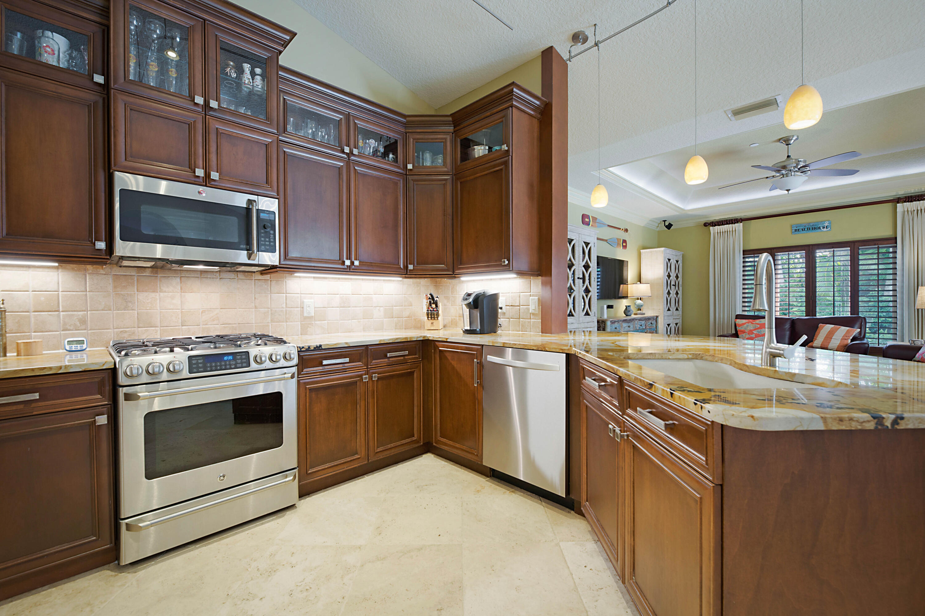 231 Longshore Drive Jupiter, FL 33458 - Photo 15 of 39 Kitchen