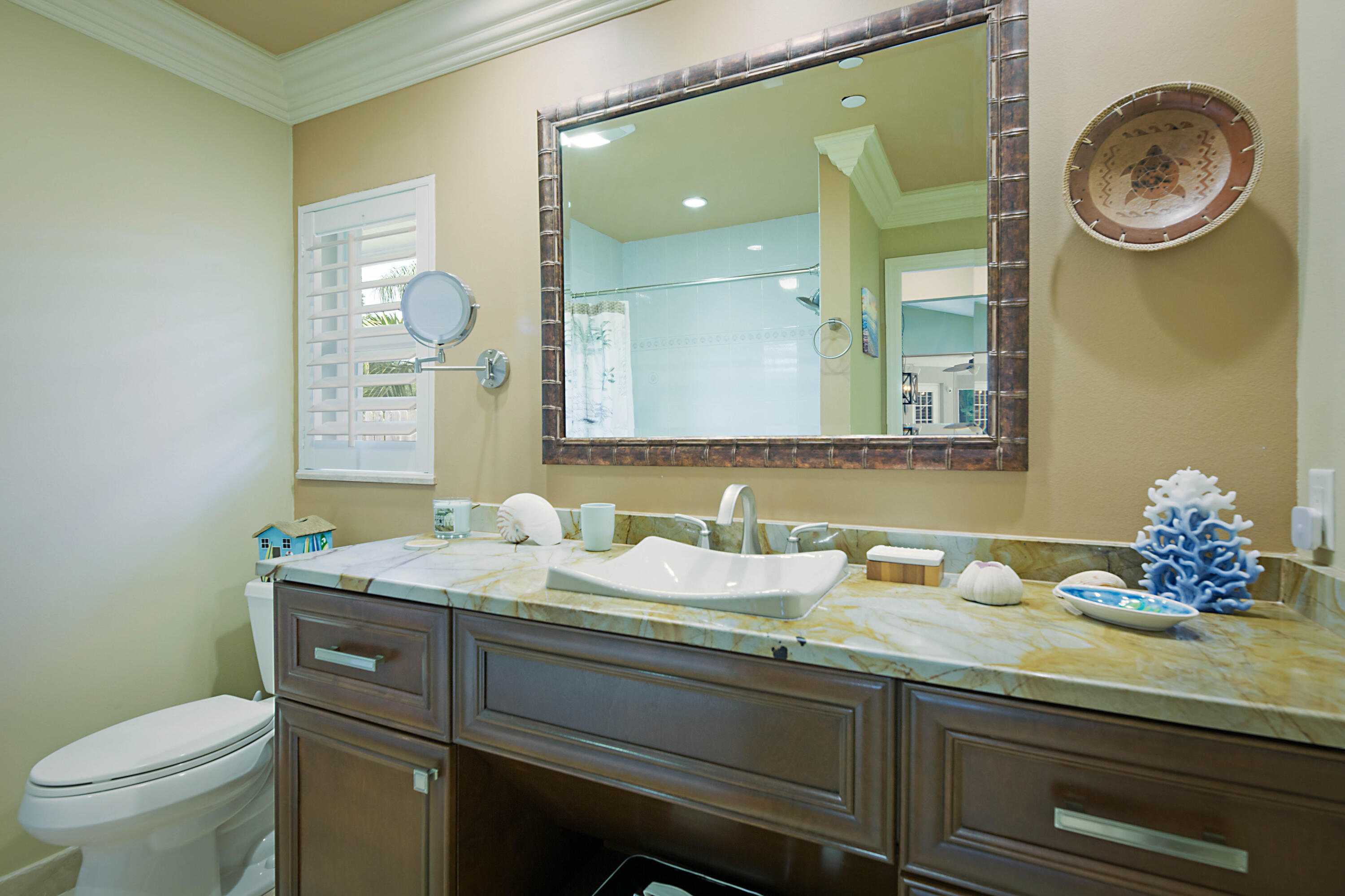231 Longshore Drive Jupiter, FL 33458 - Photo 29 of 39 Second Bathroom