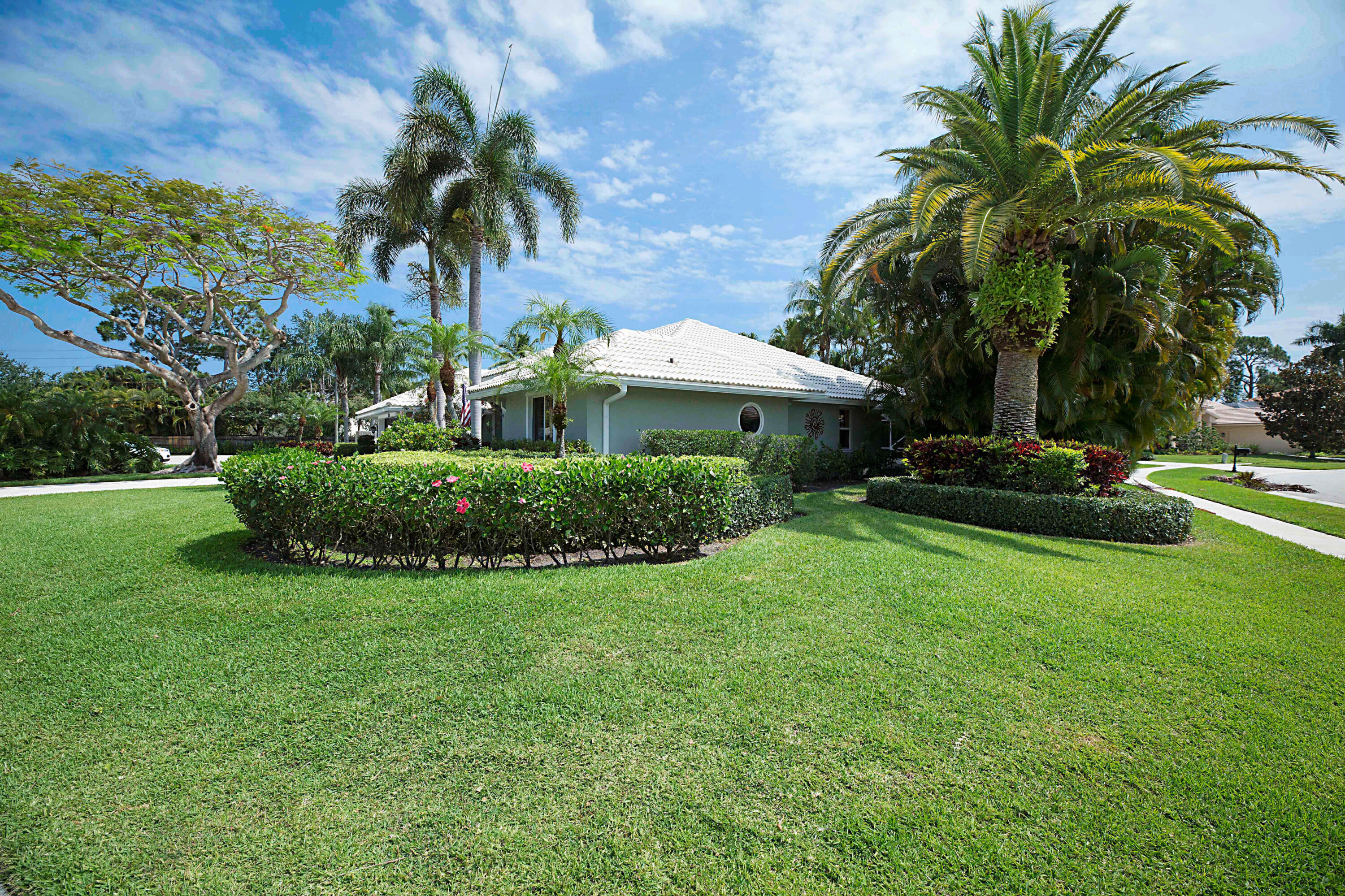 231 Longshore Drive Jupiter, FL 33458 - Photo 3 of 39 Corner Lot
