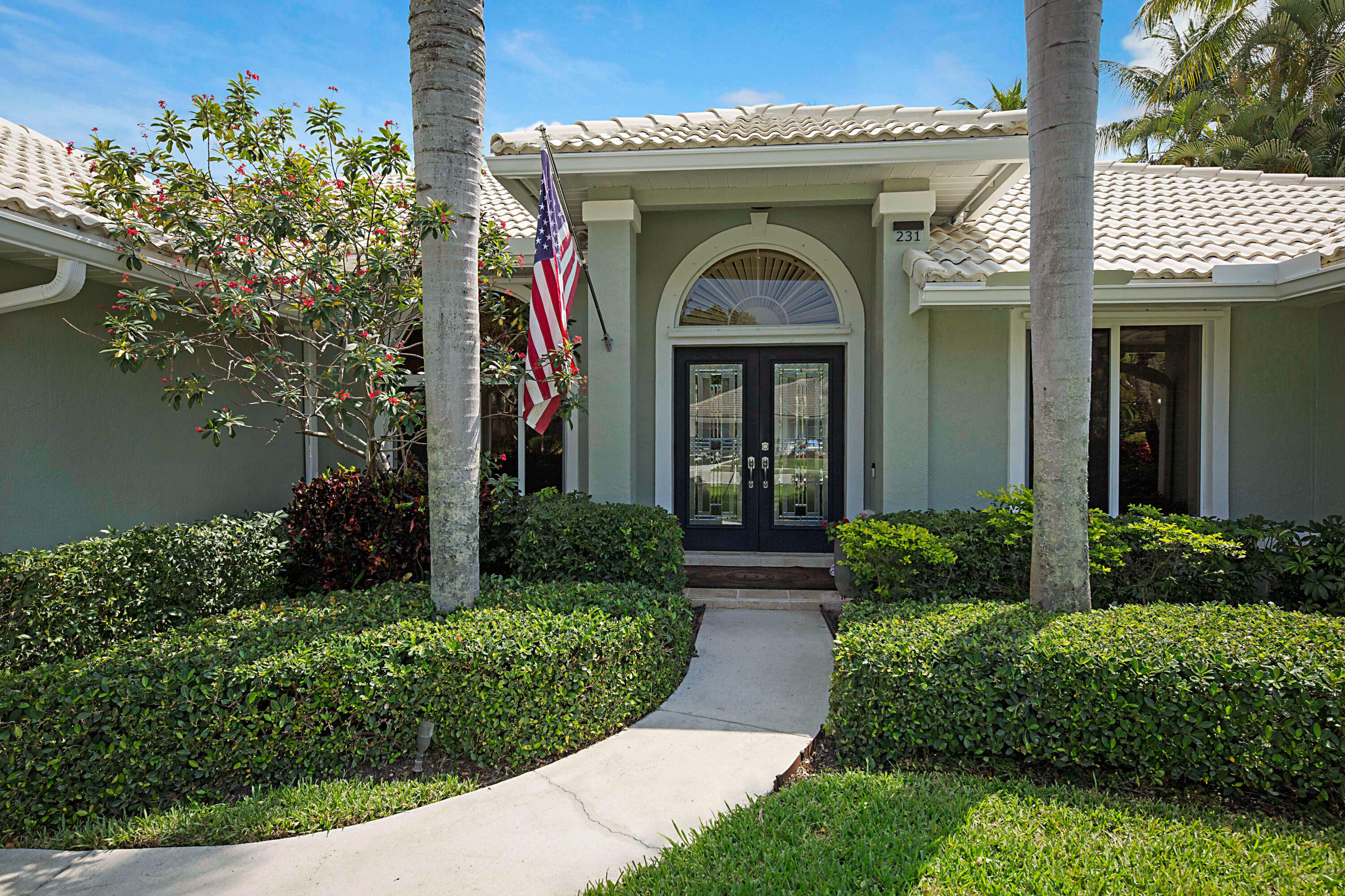 231 Longshore Drive Jupiter, FL 33458 - Photo 4 of 39 Entry