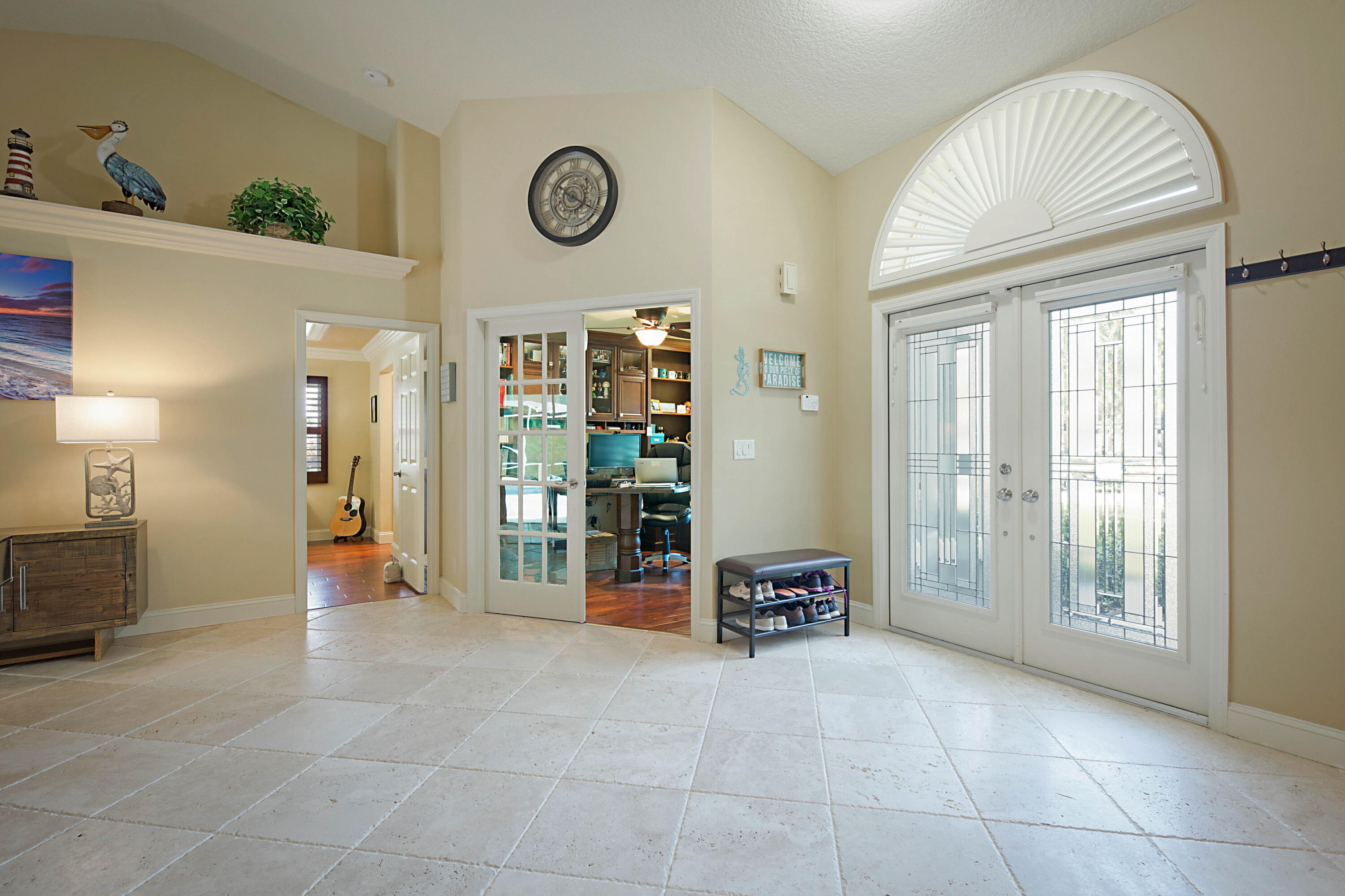 231 Longshore Drive Jupiter, FL 33458 - Photo 6 of 39 Living Room