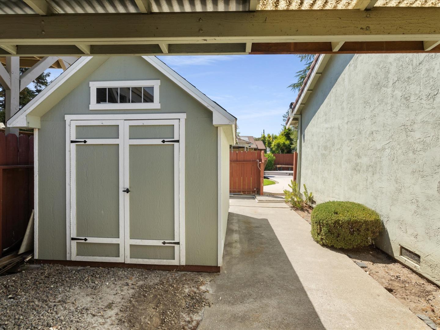 821 Pinehurst Place San Ramon, CA 94583 - Photo 21 of 26 a view of a back yard of the house