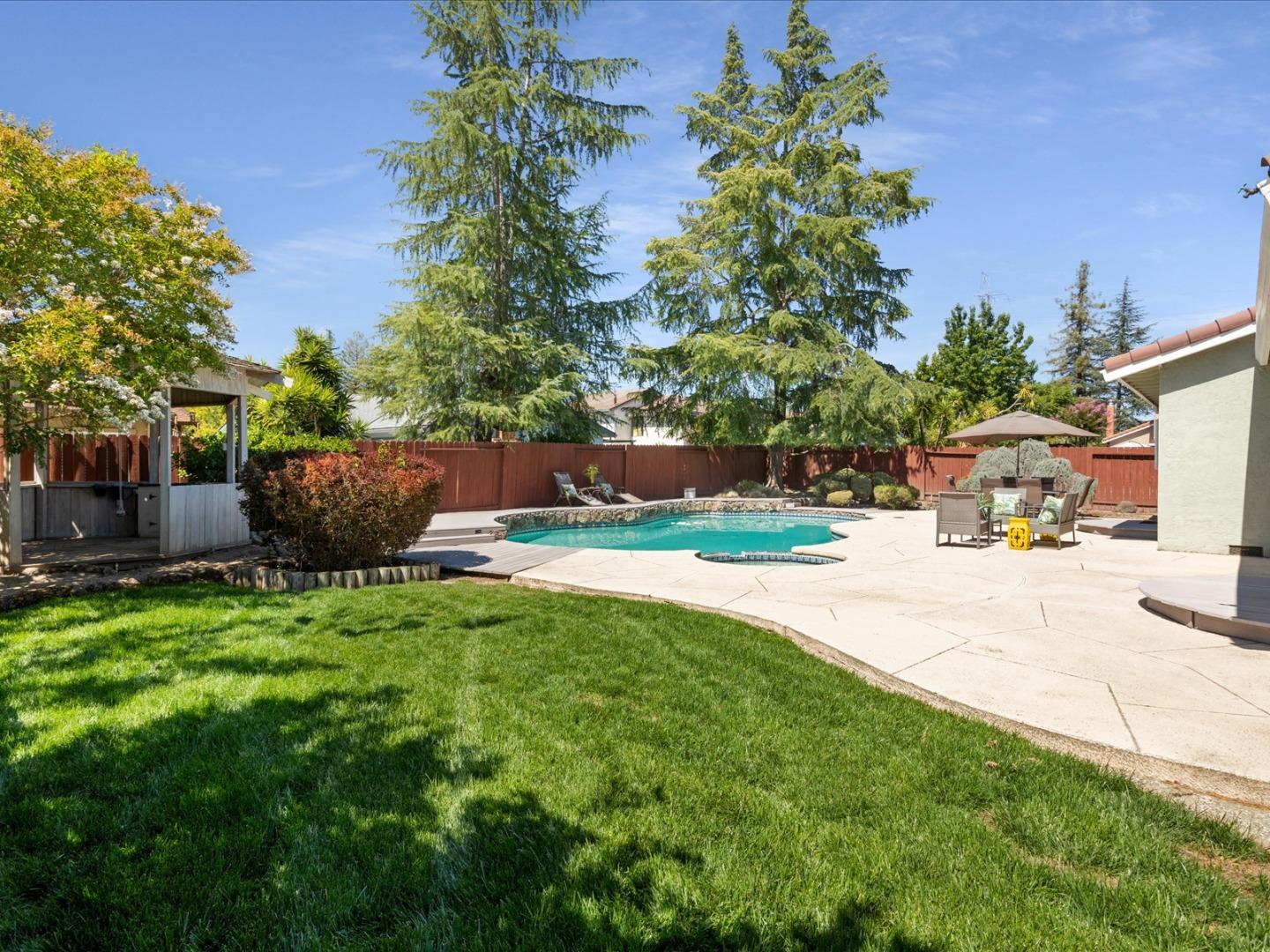 821 Pinehurst Place San Ramon, CA 94583 - Photo 25 of 26 a view of back yard of the house