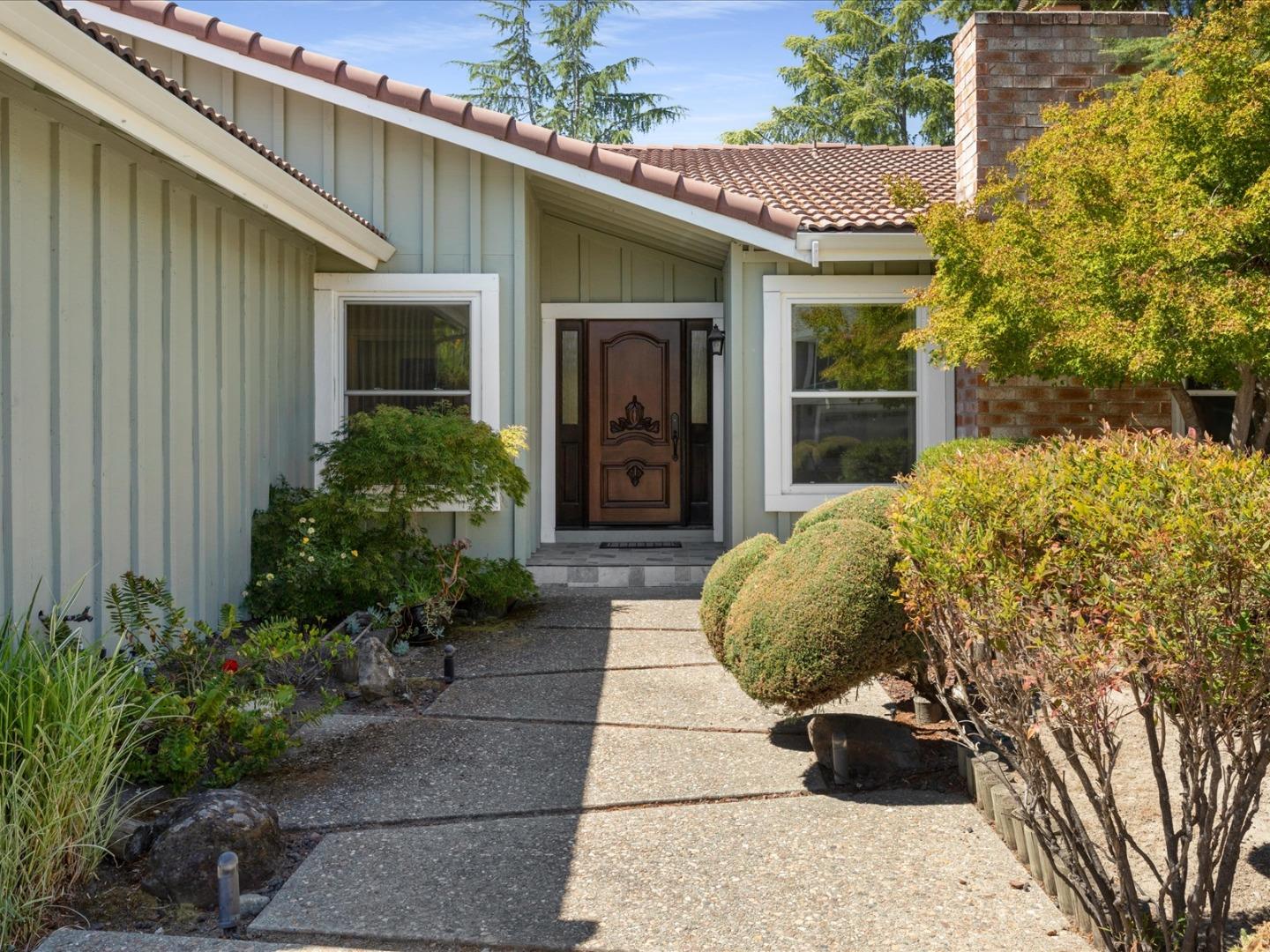 821 Pinehurst Place San Ramon, CA 94583 - Photo 4 of 26 a front view of a house with garden