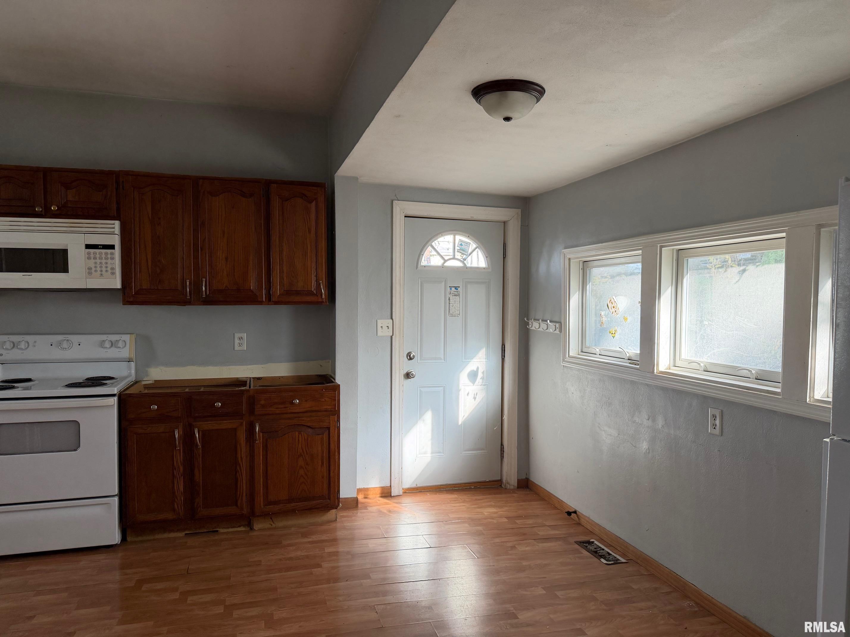 718 22nd Street A Moline, IL 61265 - Photo 7 of 14