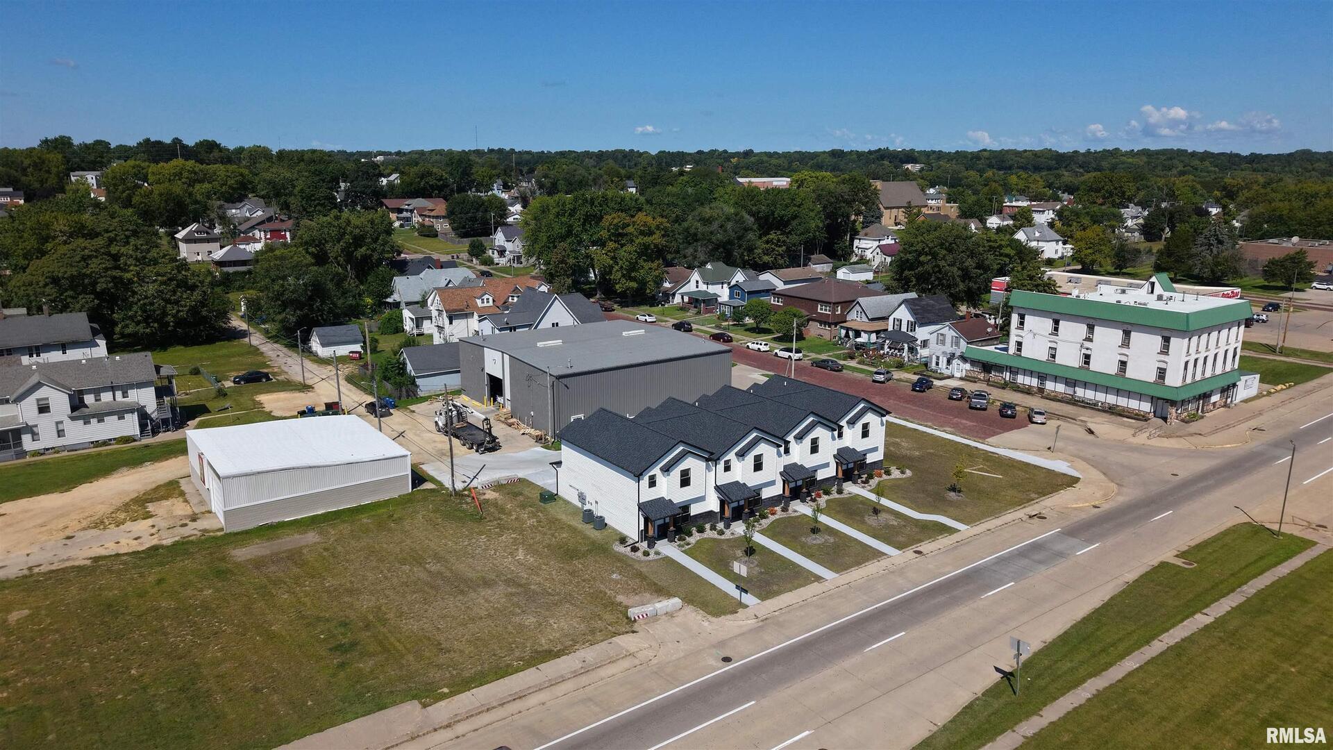 1004 South 4th Street Clinton, IA 52732 - Photo 17 of 18 a view of a city from a terrace