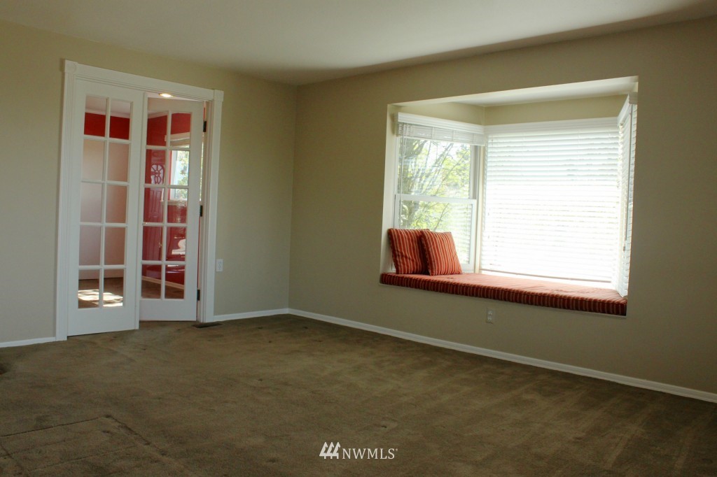 2702 Shattuck Court South Renton, WA 98055 - Photo 2 of 25