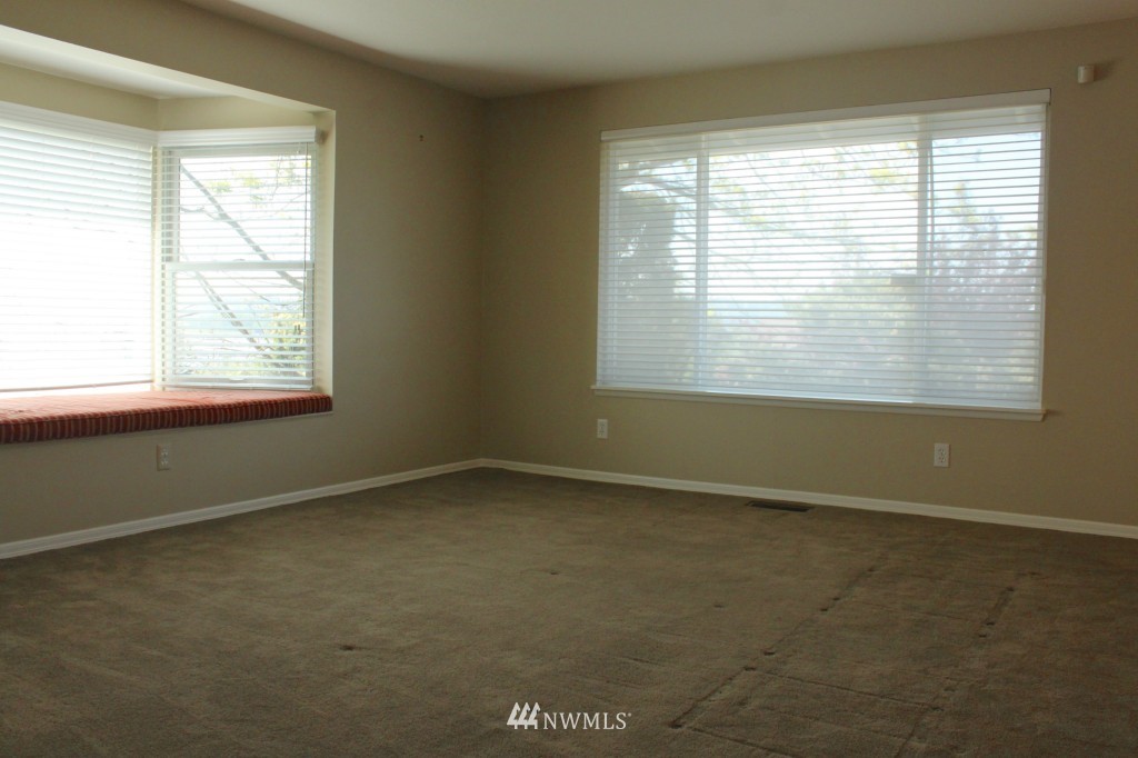2702 Shattuck Court South Renton, WA 98055 - Photo 3 of 25