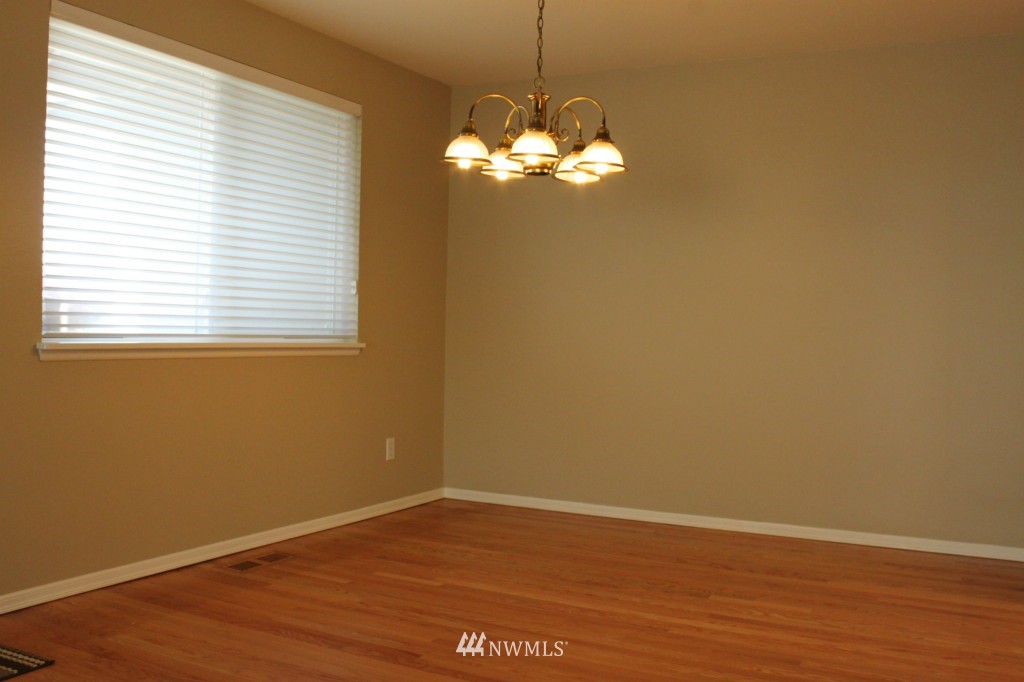 2702 Shattuck Court South Renton, WA 98055 - Photo 4 of 25