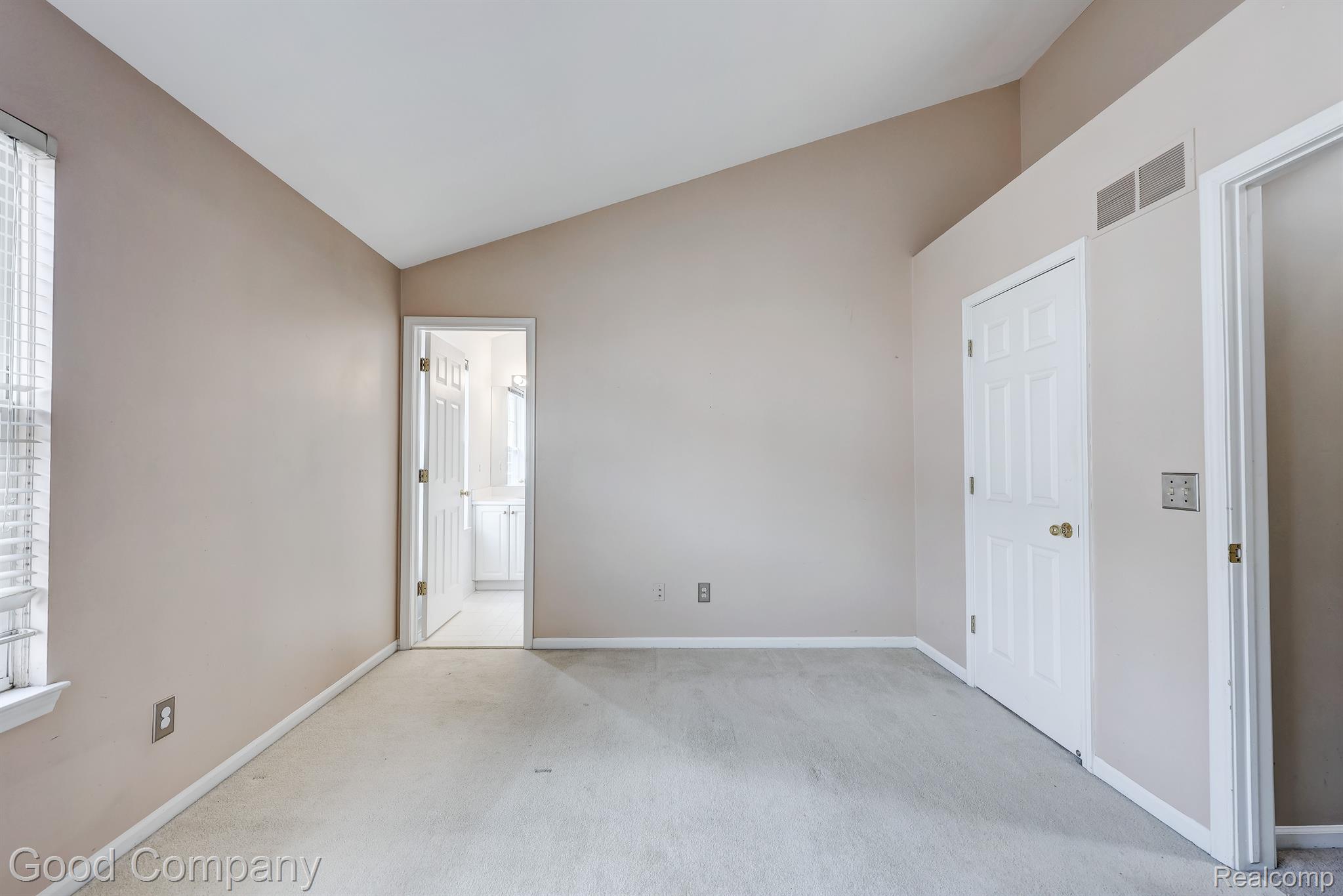 159 Georgetown Square North Royal Oak, MI 48067 - Photo 31 of 41