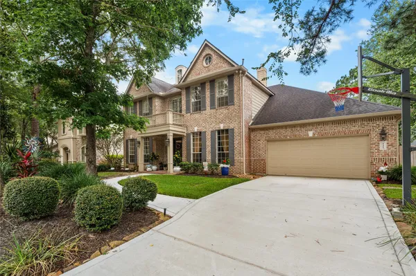$1,275,000 | 131 East Beckonvale Circle, The Woodlands, TX 77382