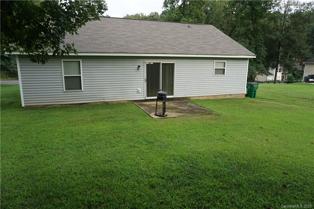 4121 Oakwood Road Charlotte, NC 28269 - Photo 13 of 15 a small house with a garden