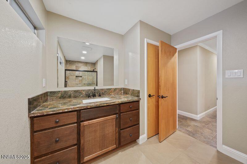 3533 East Hidden Valley Drive Reno, NV 89502 - Photo 19 of 35 3533 E Hidden Valley - hallway bathroom