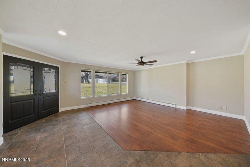 3533 East Hidden Valley Drive Reno, NV 89502 - Photo 8 of 35 3533 E Hidden Valley - Living room
