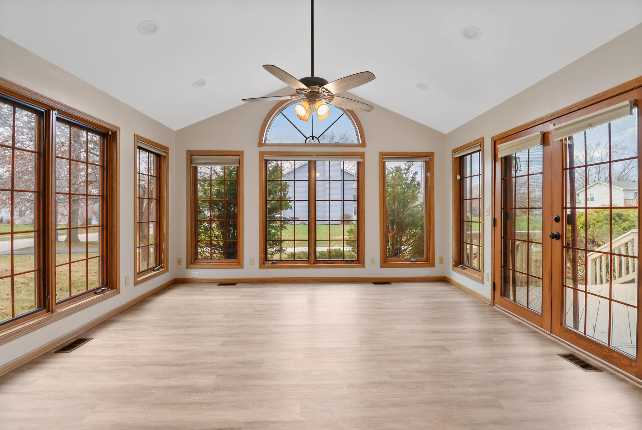 3801 Ridgewood Court Valparaiso, IN 46383 - Photo 13 of 32 2048x1372