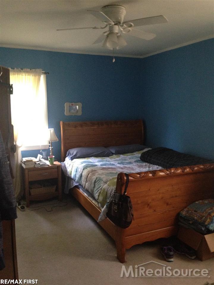 15368 Charles R Avenue Eastpointe, MI 48021 - Photo 5 of 9