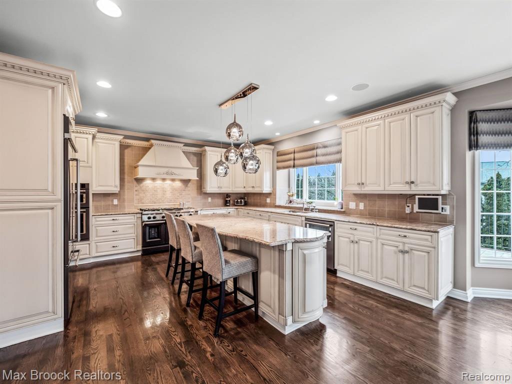 2896 Croftshire Court Rochester, MI 48306 - Photo 8 of 51 Gallery Image 8