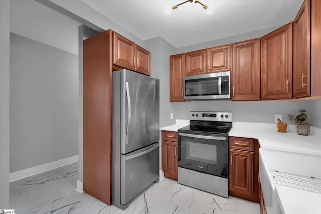 $214,900 | 137 South Cleveland Park Drive, Spartanburg, SC 29303