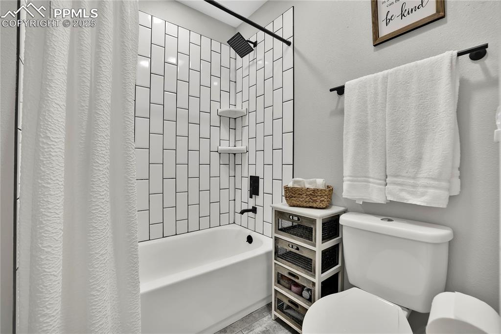 18135 Spur Ranch Road Peyton, CO 80831 - Photo 32 of 36 a bathroom with a toilet a sink and a bathtub