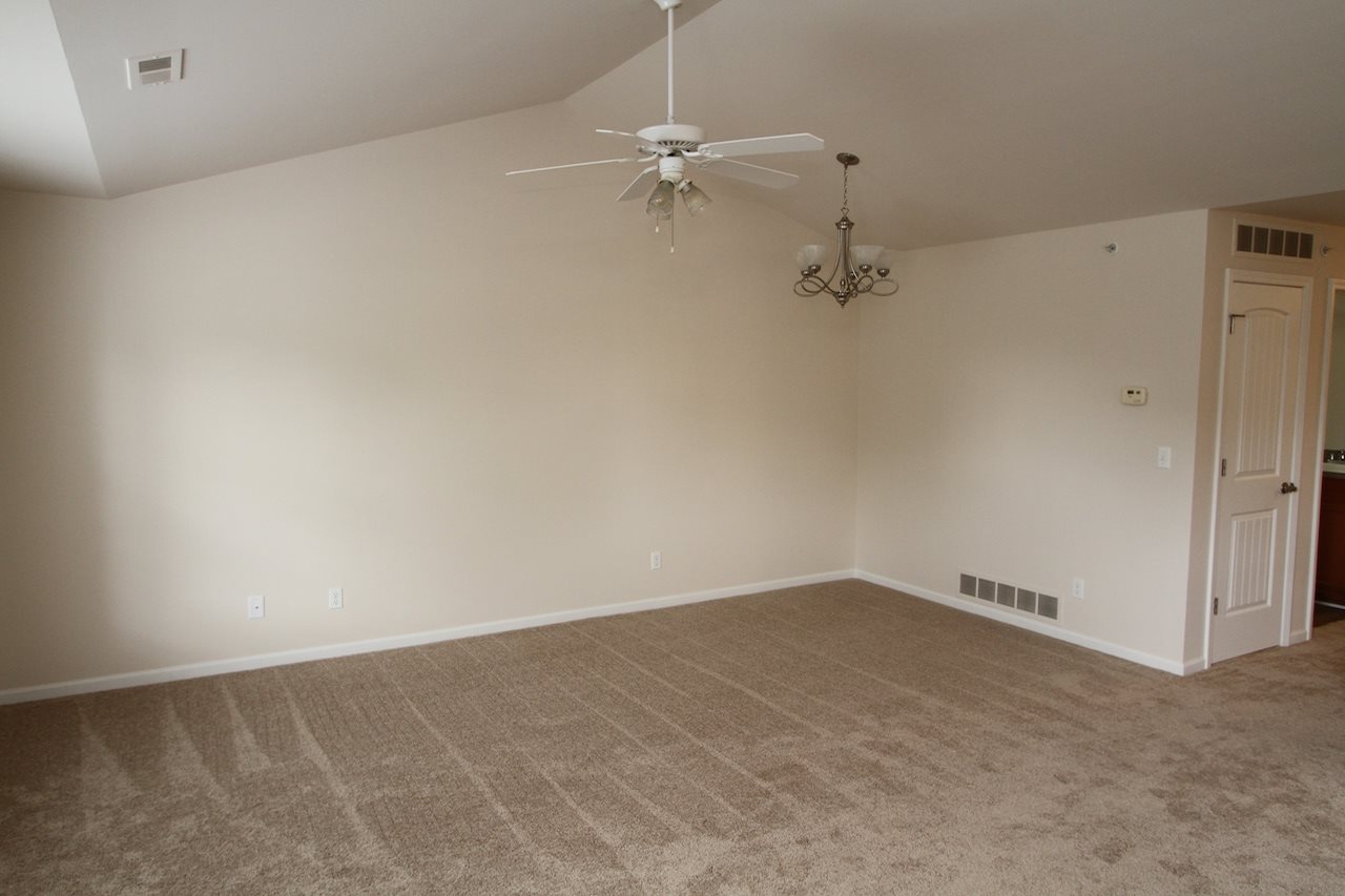 34118 Utica Road Fraser, MI 48026 - Photo 5 of 25 31360426-4.JPG