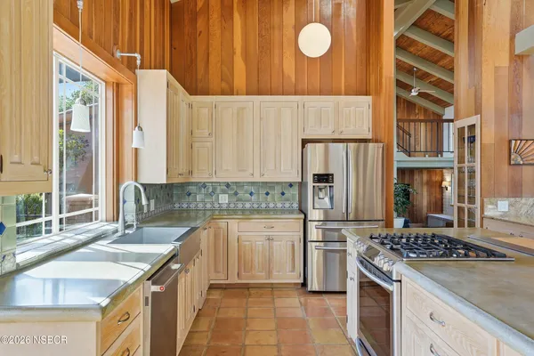 $1,095,000 | 1251 Mesa Oaks Lane, Lompoc, CA 93436
