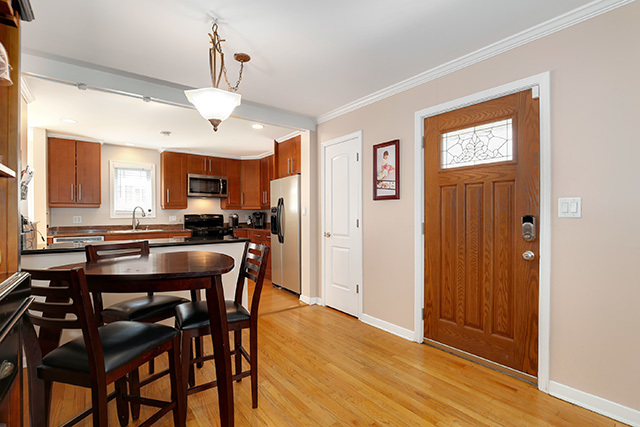 7237 Lake Street Morton Grove, IL 60053 - Photo 3 of 24