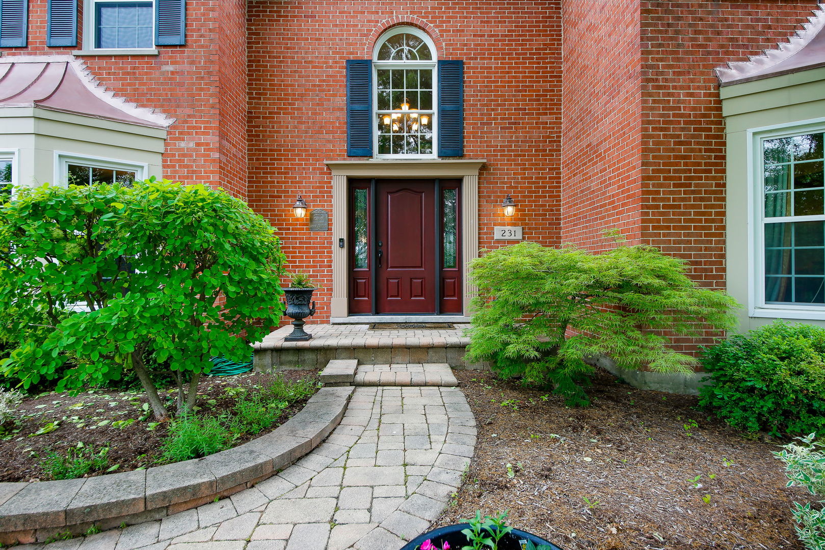 231 Hill Road Willowbrook, IL 60527 - Photo 2 of 35