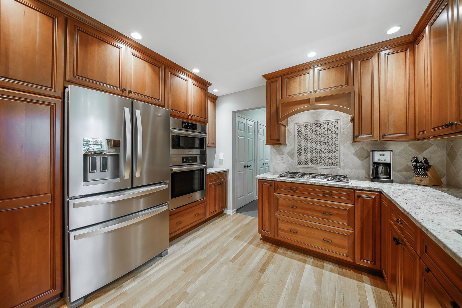 231 Hill Road Willowbrook, IL 60527 - Photo 8 of 35