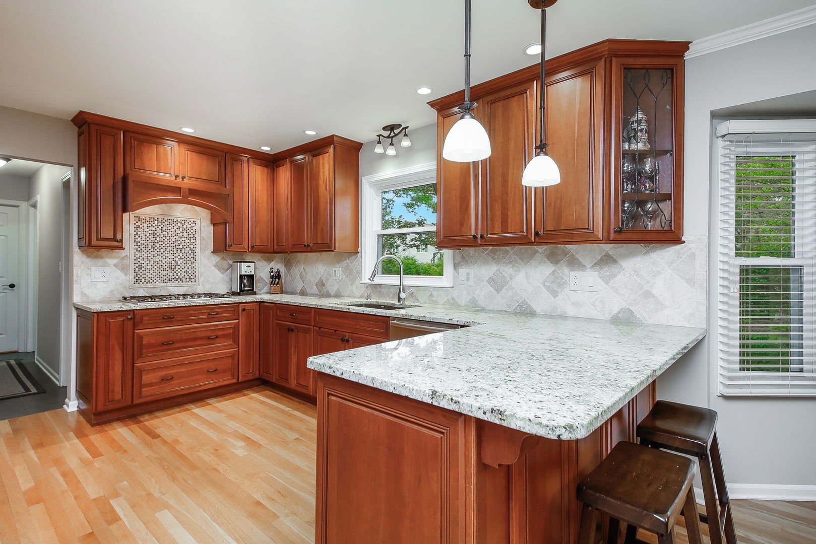 231 Hill Road Willowbrook, IL 60527 - Photo 9 of 35