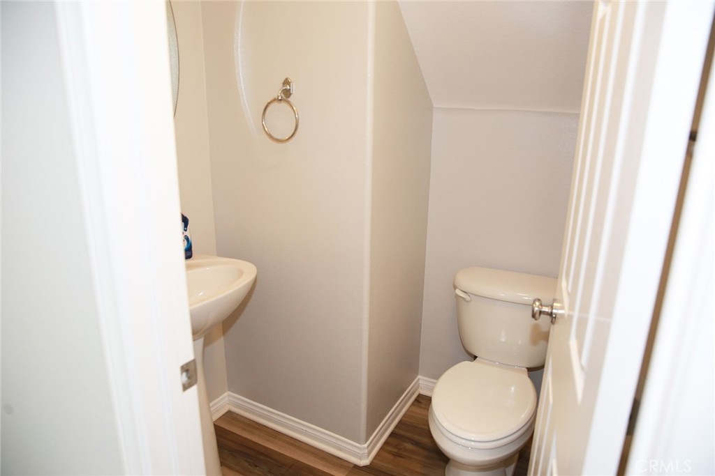 43641 Rucker Street Lancaster, CA 93535 - Photo 13 of 34 dowstairs guest bathroom