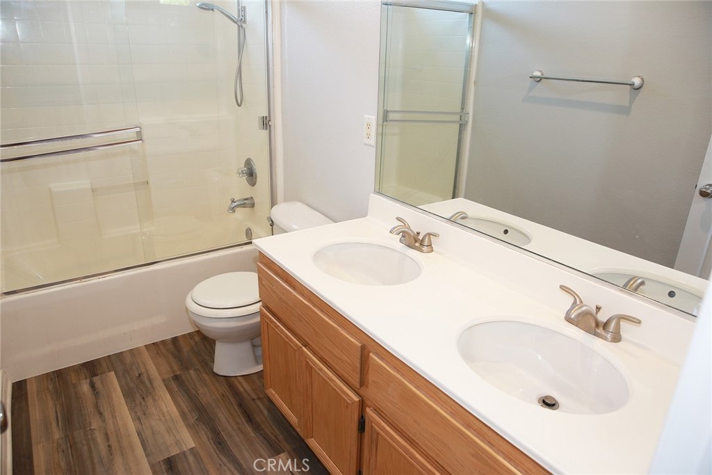 43641 Rucker Street Lancaster, CA 93535 - Photo 17 of 34 upstairs guest bathroom