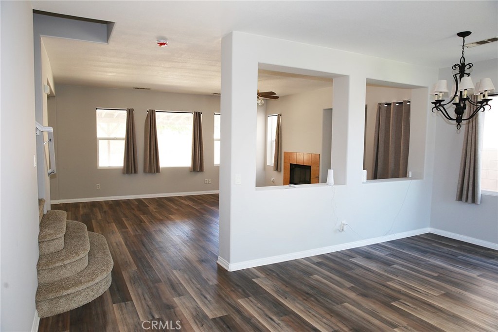 43641 Rucker Street Lancaster, CA 93535 - Photo 4 of 34 Living rm/Dinning room