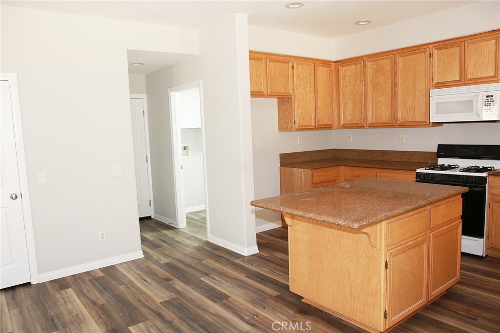 43641 Rucker Street Lancaster, CA 93535 - Photo 7 of 34