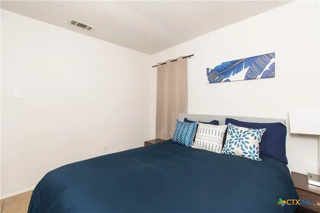 a black and white photo of a living room