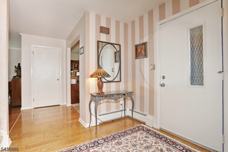 504 Aspen Lane Wyckoff, NJ 07481 - Photo 6 of 40