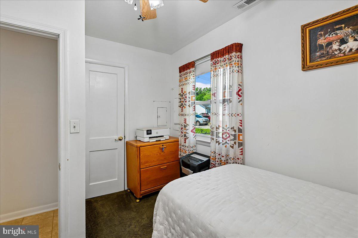1731 Tacoma Road Edgewater, MD 21037 - Photo 40 of 59 Cozy room with bright window views.
