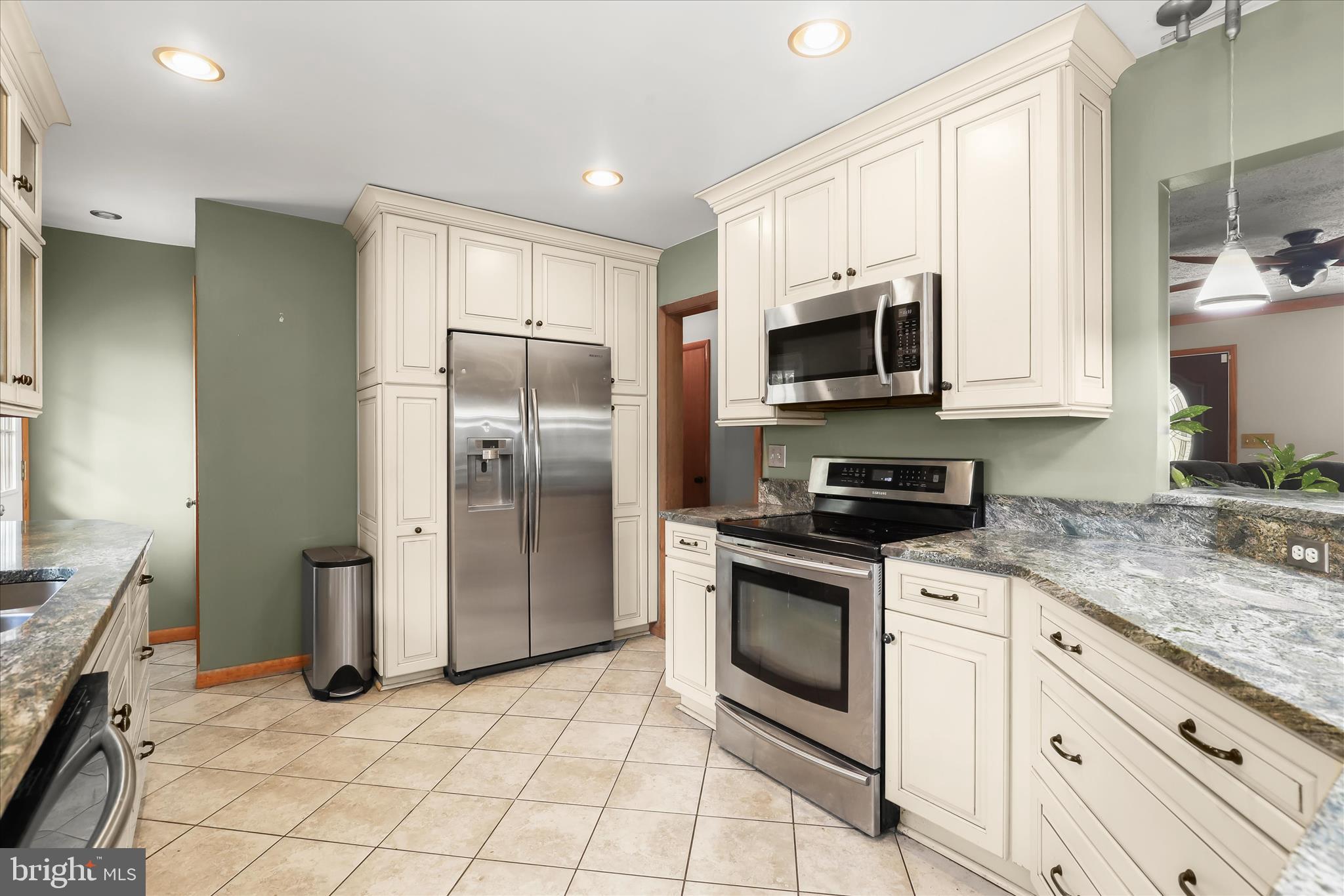 3919 West Chapel Road Aberdeen, MD 21001 - Photo 23 of 63 Eat In Kitchen