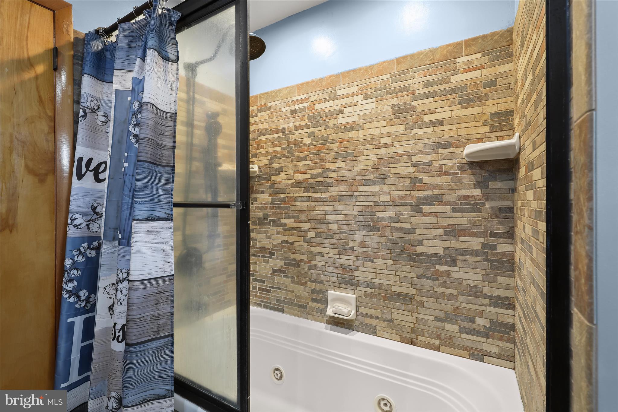 3919 West Chapel Road Aberdeen, MD 21001 - Photo 34 of 63 Dual Entry En Suite Bath