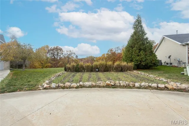 $39,900 | 11 Fox Trotter Court, High Ridge, MO 63049