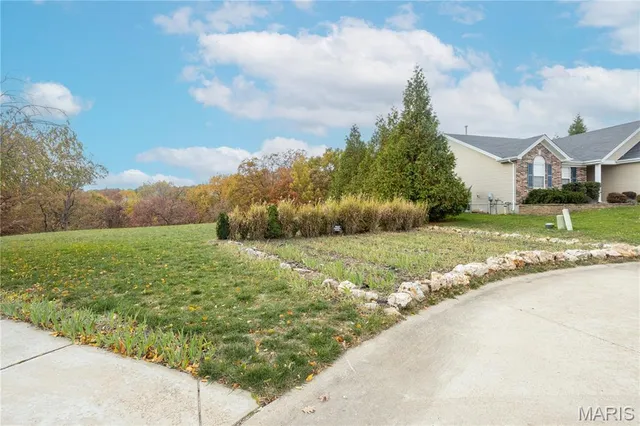 $39,900 | 11 Fox Trotter Court, High Ridge, MO 63049