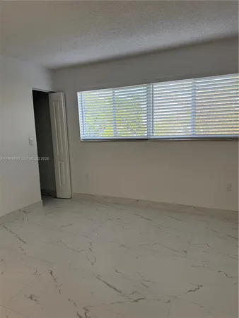 $2,700 | 9365 Fontainebleau Boulevard, Unit E218, Miami, FL 33172