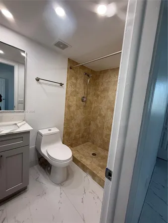 $2,700 | 9365 Fontainebleau Boulevard, Unit E218, Miami, FL 33172