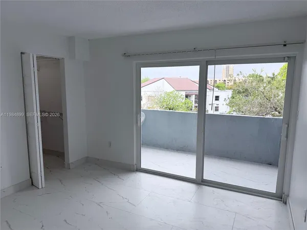 $2,700 | 9365 Fontainebleau Boulevard, Unit E218, Miami, FL 33172