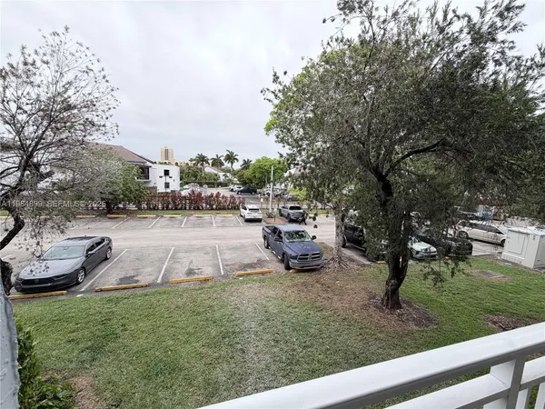$2,700 | 9365 Fontainebleau Boulevard, Unit E218, Miami, FL 33172
